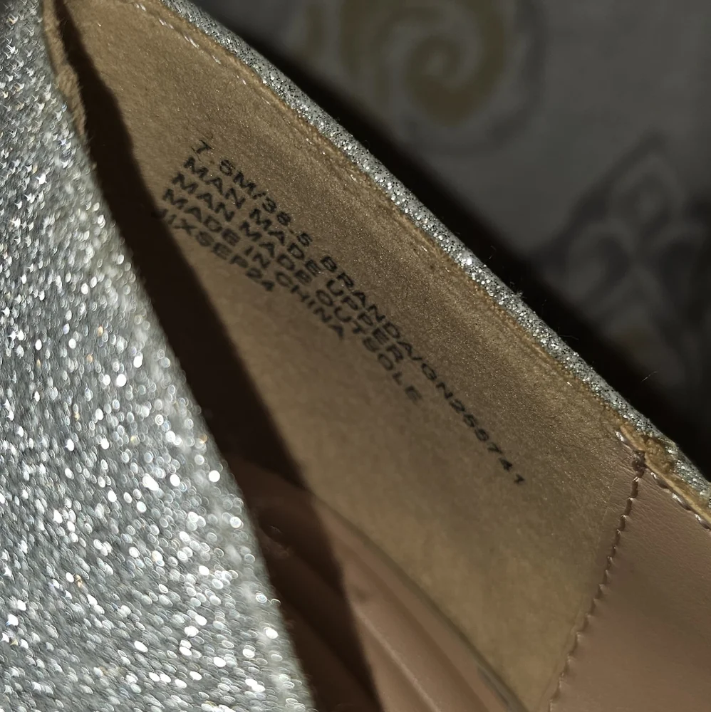 Elegant Silver Women's Shoes with Rhinestone Strap - Picture 10 of 10